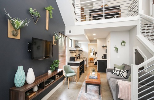 The Nations Condo | Sit Under the Stars on a Townhouse Roof Deck - 11 mins to Downtown!