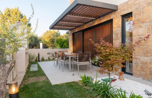 Nikita Villa | SithoniaRS Luxury Three Floors Villa With Private Pool & Garden