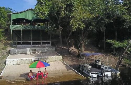 Silves House | Sitio completo no rio aneba com quiosque e praia