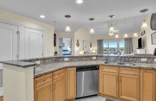 Yaupon Beach Condo | Sittin Pretty: Modern Ocean View Condo Close to Restaurants and Pier