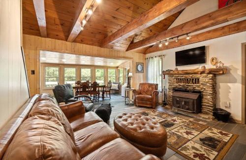 Newland House | Sitting Bear Cottage W Spa At Linville Gorge