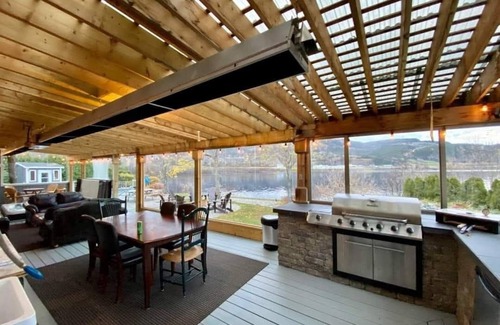 L'Anse-Saint-Jean House | Située en bordure de la Rivière Saint-Jean et le Fjord du Saguenay . 4 chambres