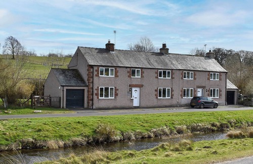 Maulds Meaburn Cottage | Situated in a peaceful location and ideal for a groups of couples or families.
