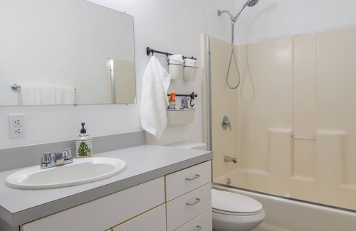 Meridian Apartment | Situated in Old Town Meridian, shopping, dining, bars and more!
