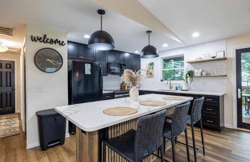 McGaheysville House | Situated in the Tree Tops w/Unbelievable Ski Slope Views Community Pool Access (Seasonal) Hot Tub