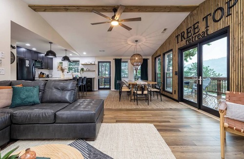 McGaheysville House | Situated in the Tree Tops w/Unbelievable Ski Slope Views Community Pool Access (Seasonal) Hot Tub