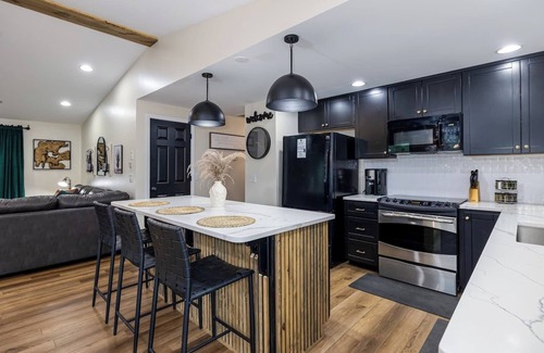 McGaheysville House | Situated in the Tree Tops w/Unbelievable Ski Slope Views Community Pool Access (Seasonal) Hot Tub