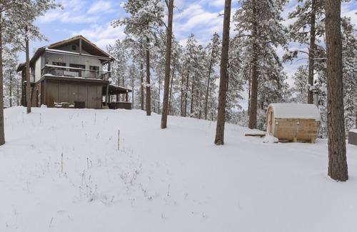 Deadwood Cabin | Six Pines Lodge near Spearfish, SD