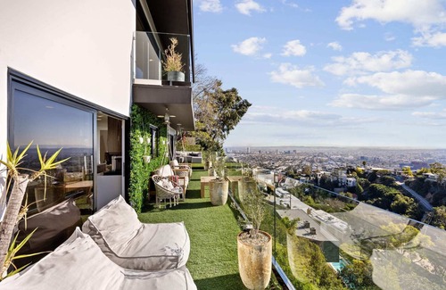 Hollywood Hills West Villa | Six Senses by Stay Awhile Villas