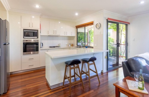 Agnes Water House | Sixteen Starfish - 3 BR - Walk to Beach