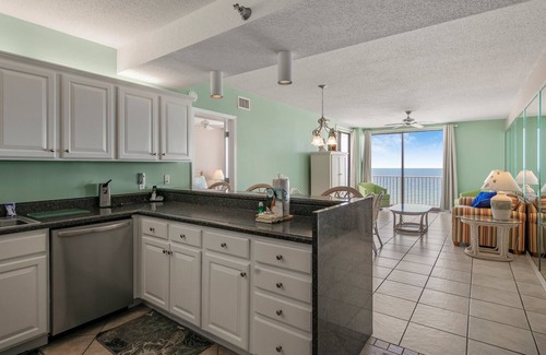 Orange Beach Condo | Sixth floor balcony in Orange Beach