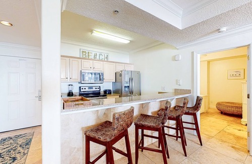 Long Beach Condo | Sixth-floor oceanfront condo with spacious balcony, WiFi, shared pool & hot tub