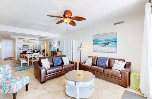 Long Beach Condo | Sixth-floor oceanfront condo with spacious balcony, WiFi, shared pool & hot tub