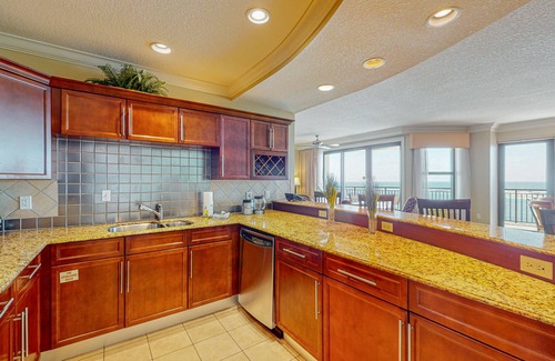 Destin Condo | Sixth floor ocean view condo with pool, hot tub, private W/D, and central AC