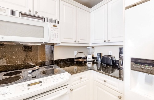 Fort Walton Beach Condo | Sixth floor Summer Place condo w/beach access, shared pool, and more