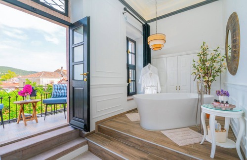Ayvalik Hotel | Siyah Lale Cunda 1841