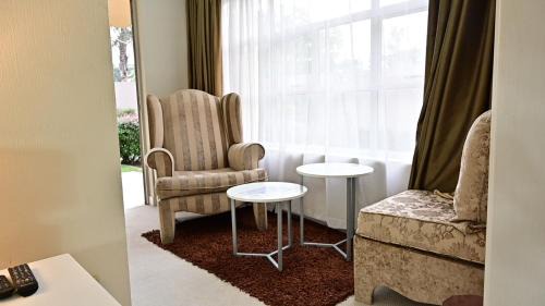 Northcliff House | Sizanazo Guest House - in the Heart of Northcliff Hill