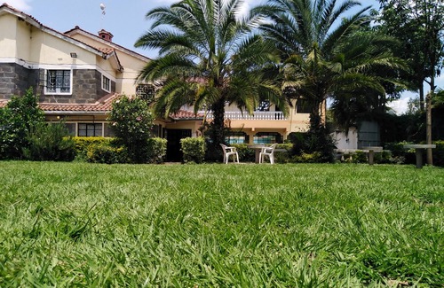 Viwanda House | SizzlingWaters is a home with amenities amenities that you would find in a hotel