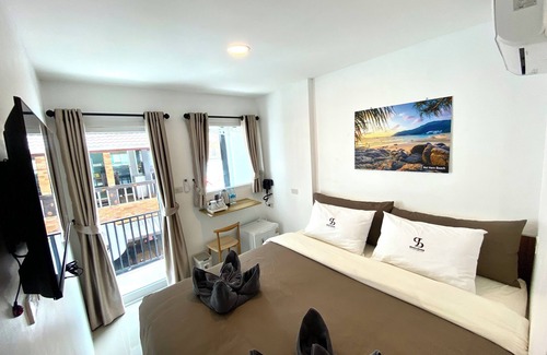 Patong Bed & Breakfast | SJ Beach House Patong