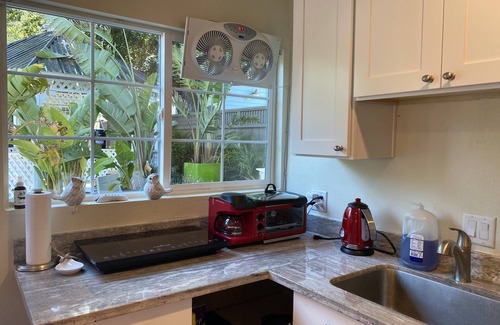 Northside Cottage | SJ Downtown Private Guess House with Gated Parking Room7