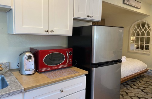 Northside Cottage | SJ Downtown Private Guess House with Gated Parking Room7