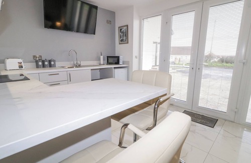 Coleraine Cottage | SJS ANNEXE, romantic in Castlerock