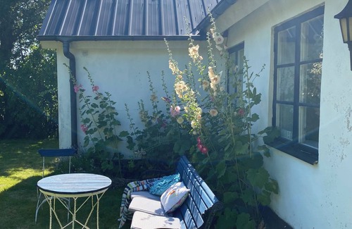 Simrishamn House | Skånegård with magical views in a secluded location
