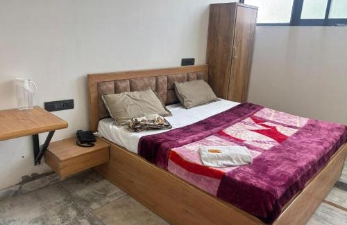 Amer Fort Road House | SK Govindam - Mountain View Homestay