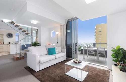 Brisbane Central Business District Apartment | SK1 - 2 level 2 Bedroom Skyline SkyHome
