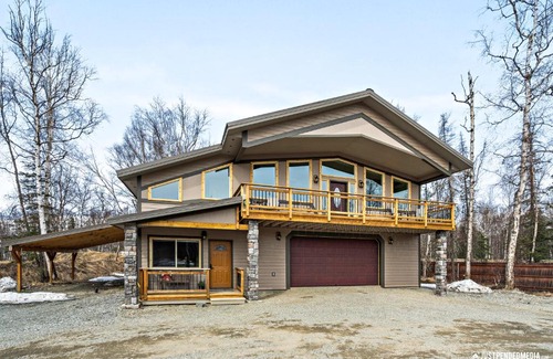 Fishhook House | Skeetawk Ski Lifts - Hatcher Pass Mountain Home Rental Palmer Alaska
