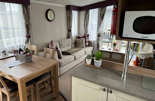 Skegness Cabin | Skegness - Butlins Site -3Bed Caravan -PetFriendly