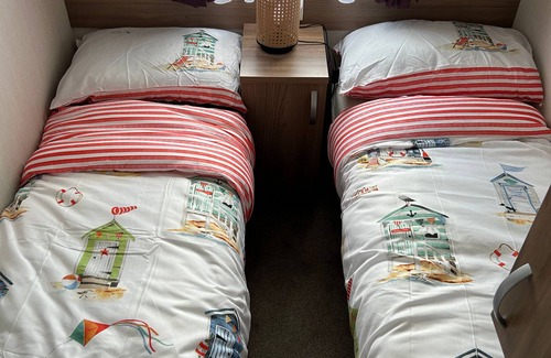 Skegness Cabin | Skegness - Butlins Site -3Bed Caravan -PetFriendly