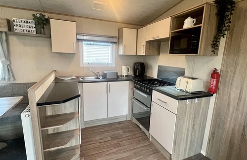 Skegness Cabin | Skegness - Sleeps 8 - Pet Friendly - Parking