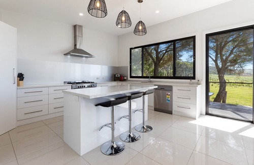Skenes Creek House | SKENES RETREAT - views of the ocean from the deck