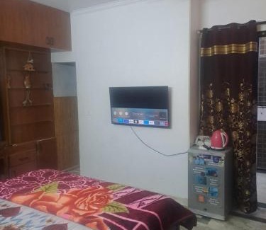 Lajpat Nagar Apartment | Skhome
