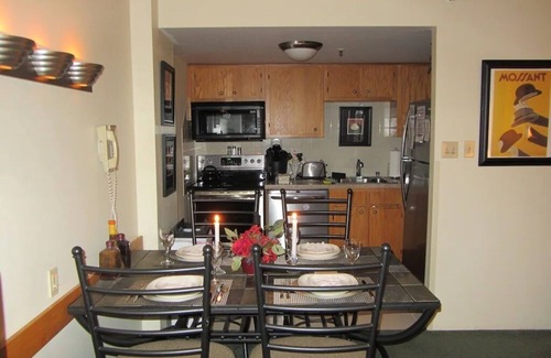 Snowshoe Condo | Ski, Board, Tubing, Mtn Biking, inside/outside pools, Snowshoe, Silver Creek