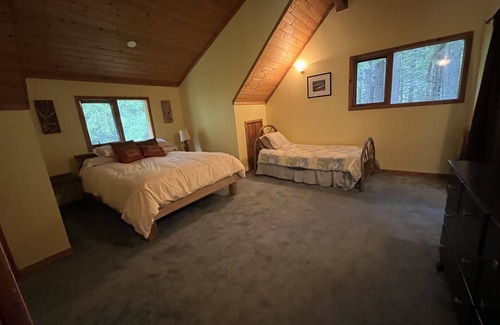 Revelstoke Ski Chalet | Ski Chalet at Base of Revelstoke Mountain Resort - walk to gondola
