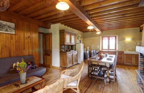 Chalmazel-Jeansagniere Cottage | Ski Chalet: Cozy 3-BR with Fireplace, Near Chalmazel Slopes, Ideal for Families