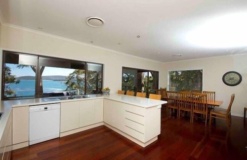 Smiths Lake House | Ski Cove House~Wood Fire~Kayaks~Spa~Sauna~Pool Table~Table Tennis~Sunsets & View