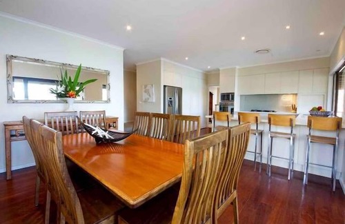 Smiths Lake House | Ski Cove House~Wood Fire~Kayaks~Spa~Sauna~Pool Table~Table Tennis~Sunsets & View