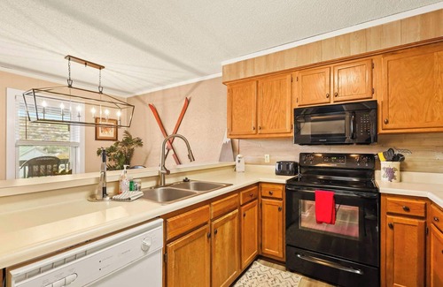 Banner Elk Condo | Ski Den Condo with Indoor Pool