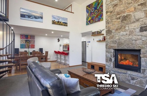 Crackenback Ski Chalet | Ski Fall at Lake Crackenback