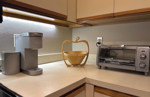 Warren Condo | Ski, Hike & Relax. Warm 1BR Spot.