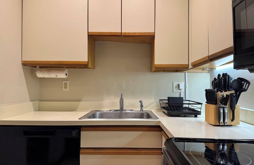 Warren Condo | Ski, Hike & Relax. Warm 1BR Spot.