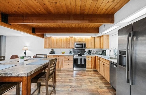 Fairbanks House | Ski Hill Lodge Cozy Home