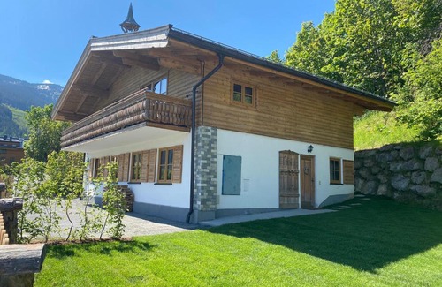 Maria Alm am Steinernen Meer Ski Chalet | Ski-in & Ski-out out Chalet Maria with amazing mountain view