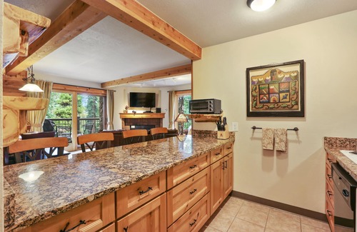Four O'Clock Condo | Ski In 2 BR/2BA Cozy Condo on Four O'Clock Run