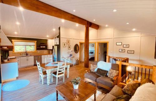 East Kootenay Ski Chalet | Ski-In Chalet: Private Hot tub, Bonus Bunk House