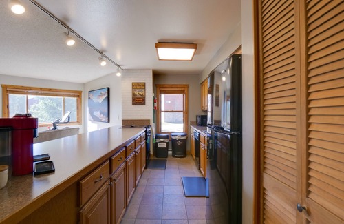 Historic District Condo | Ski-in condo located 1 block from Main St w/hot tubs, Covered parking, Fantasti