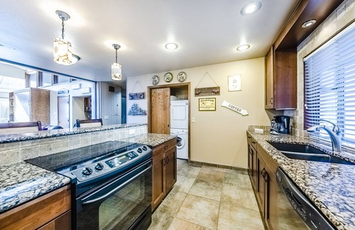 Winter Park Condo | Ski-In/Out/2 King Suites + Sleeping Loft/Pool & Hot Tubs & private garage
